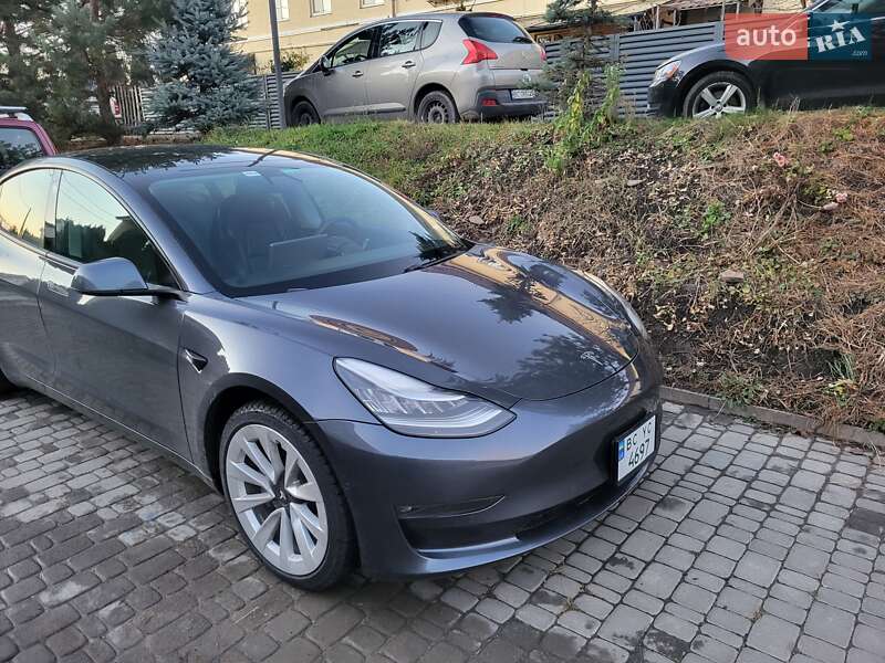Седан Tesla Model 3 2020 в Львове