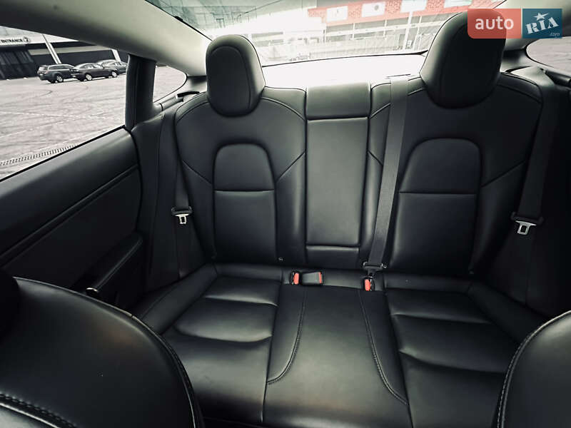 Седан Tesla Model 3 2019 в Києві