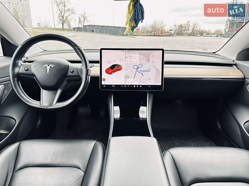Седан Tesla Model 3 2019 в Києві
