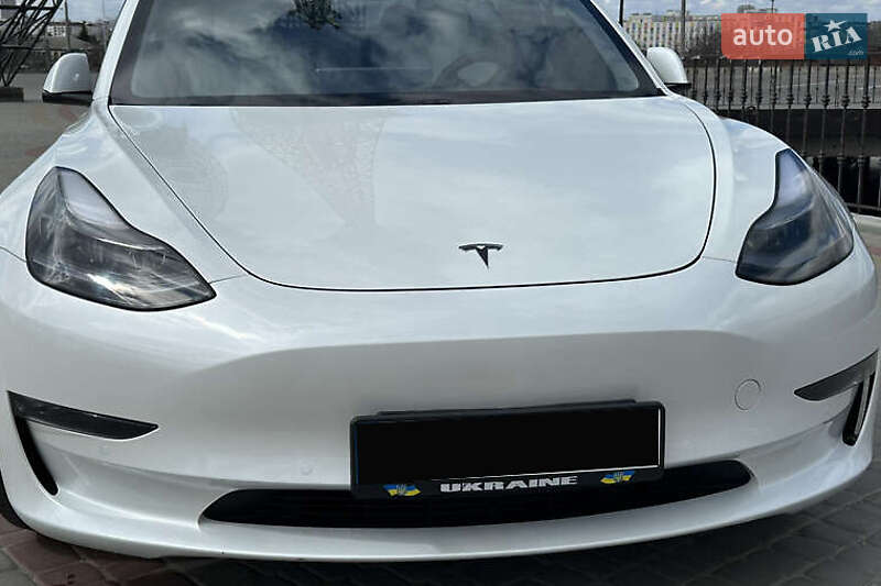 Седан Tesla Model 3 2021 в Киеве