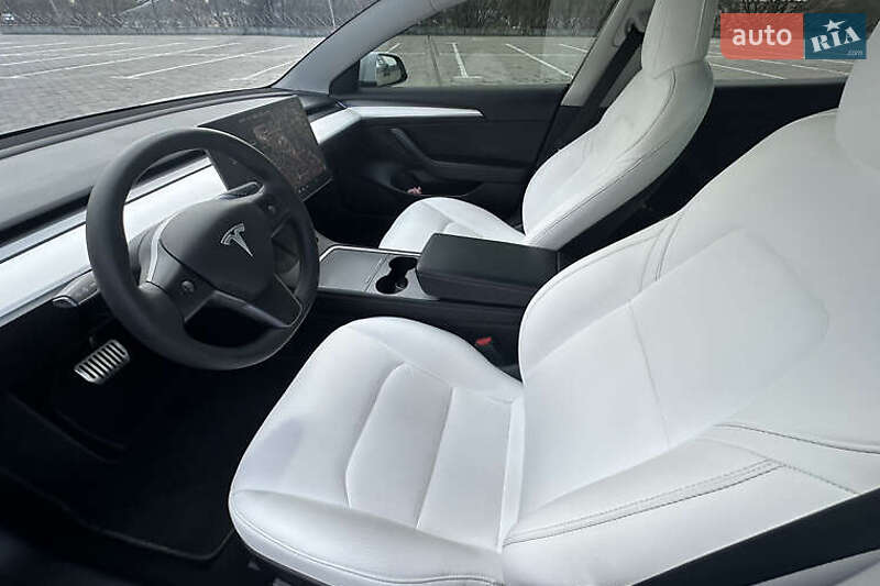 Седан Tesla Model 3 2021 в Киеве