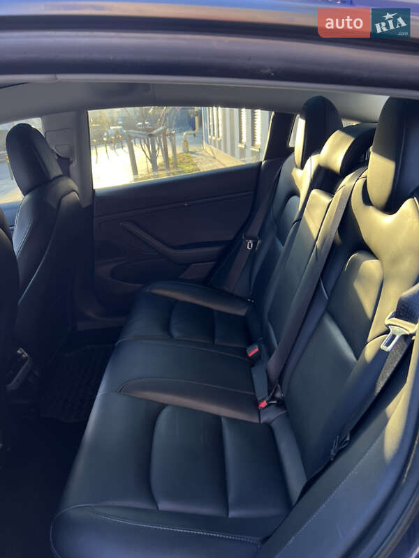 Седан Tesla Model 3 2019 в Львові