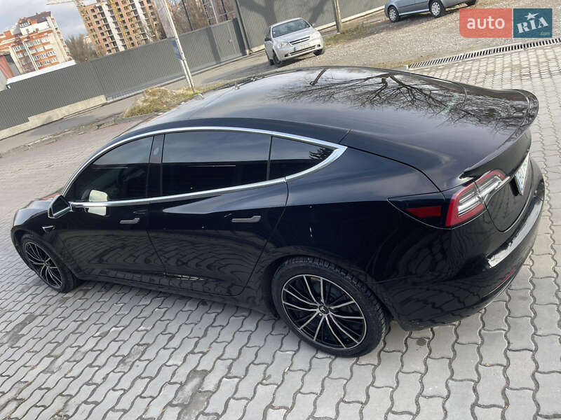 Седан Tesla Model 3 2019 в Тернополе