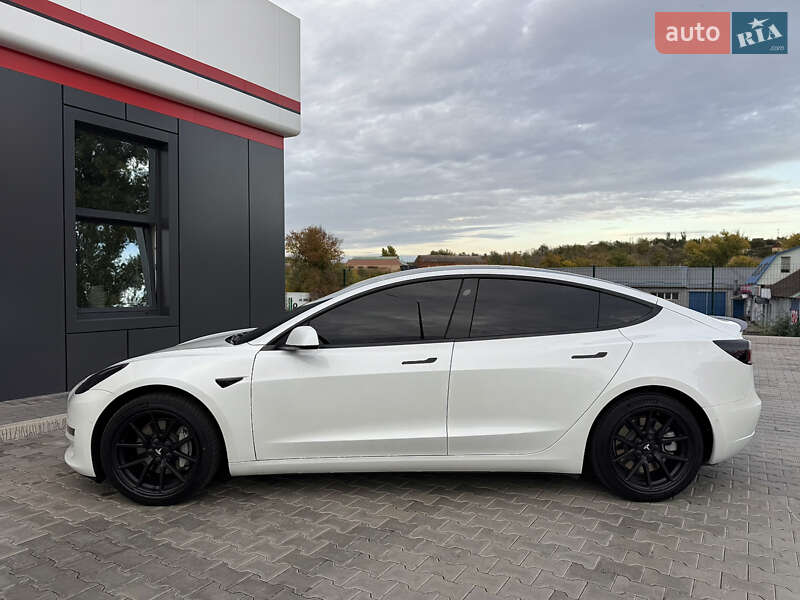 Седан Tesla Model 3 2022 в Кривом Роге