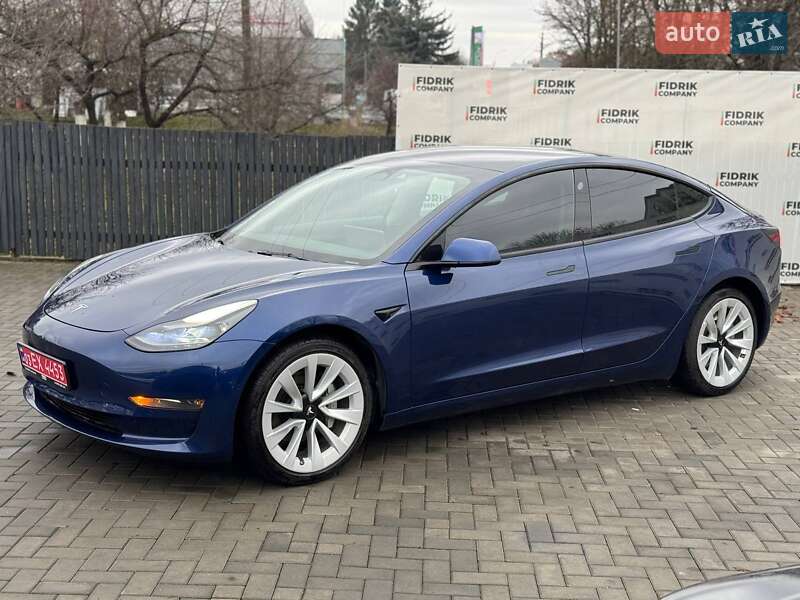 Седан Tesla Model 3 2022 в Луцке