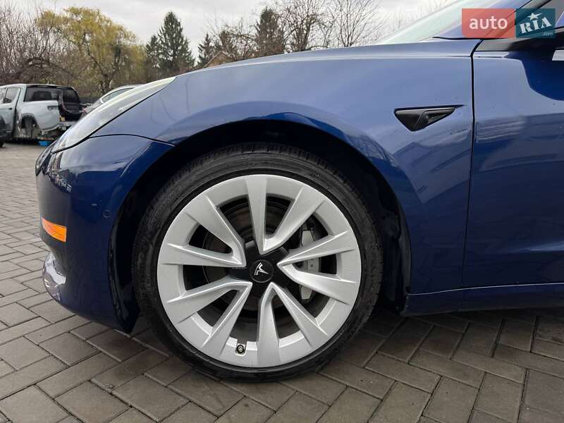 Седан Tesla Model 3 2022 в Луцке