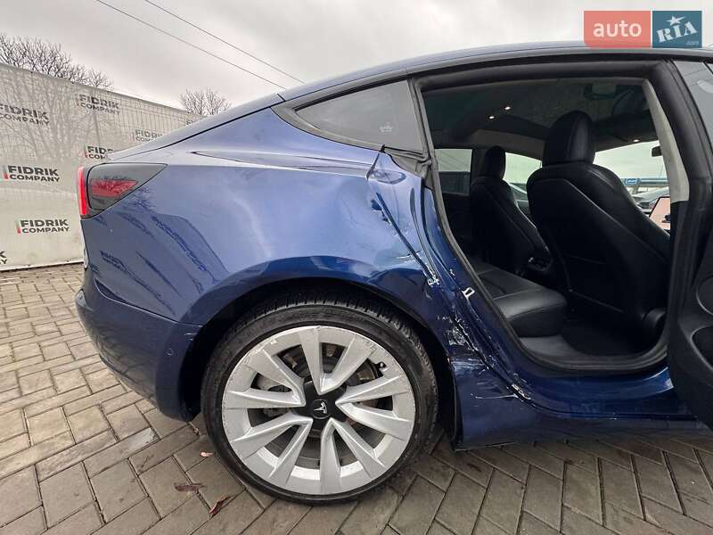Седан Tesla Model 3 2022 в Луцке