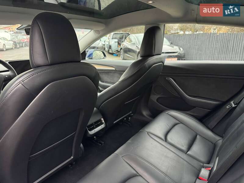 Седан Tesla Model 3 2022 в Луцке