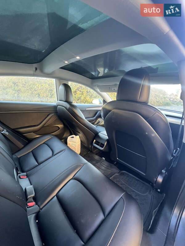 Седан Tesla Model 3 2022 в Луцьку