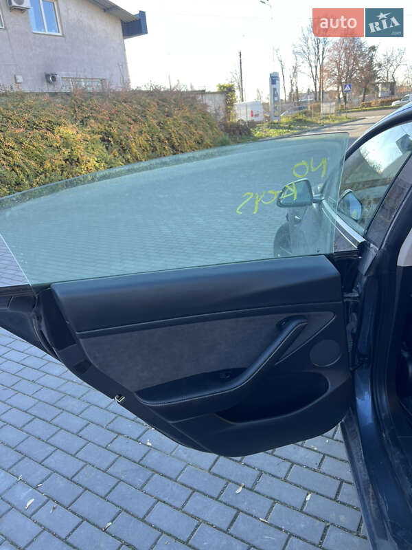 Седан Tesla Model 3 2022 в Луцьку