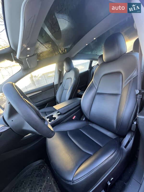 Седан Tesla Model 3 2022 в Луцьку