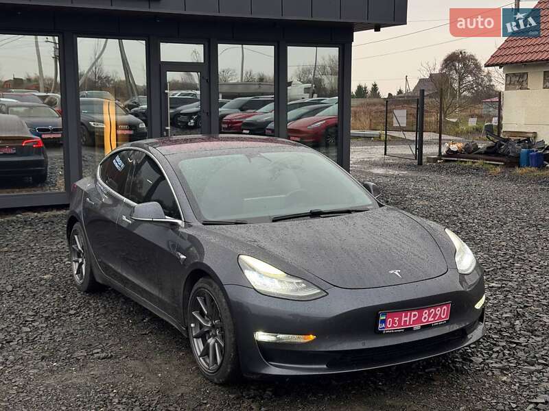 Седан Tesla Model 3 2018 в Луцьку
