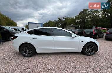 Седан Tesla Model 3 2019 в Острозі