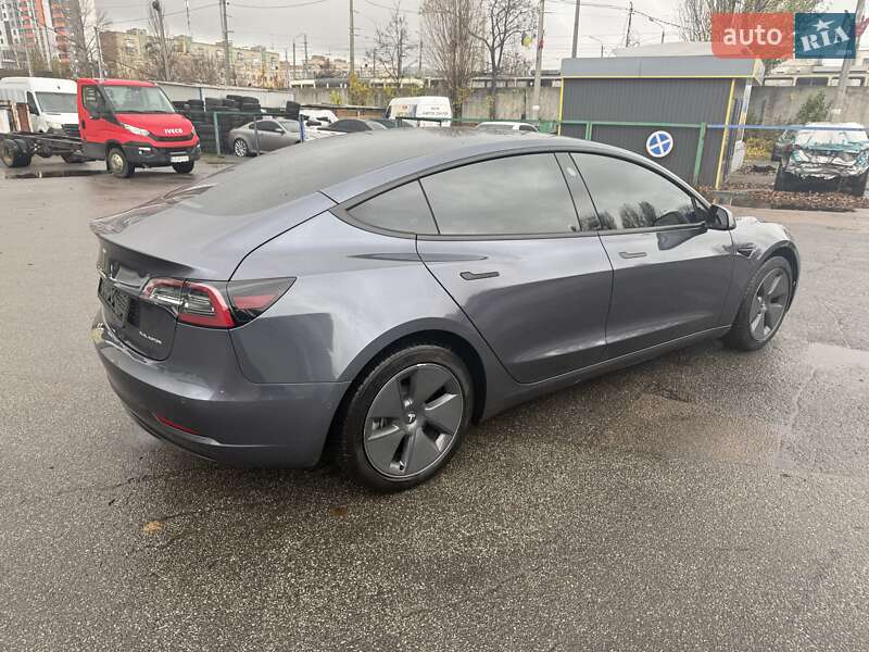 Седан Tesla Model 3 2022 в Киеве