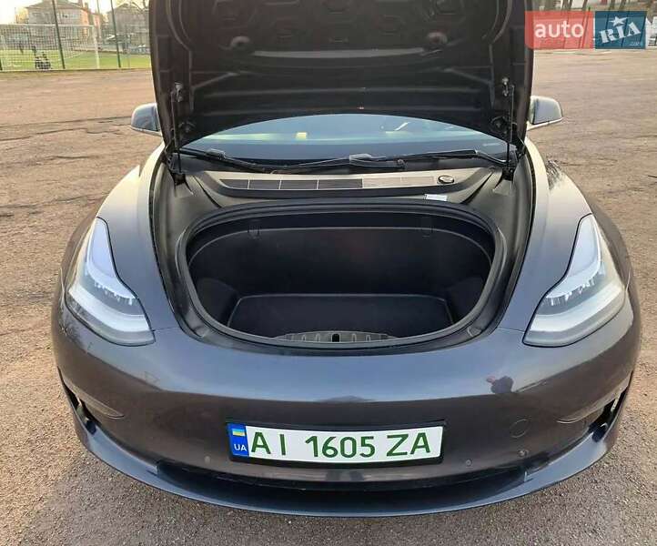 Седан Tesla Model 3 2018 в Львові