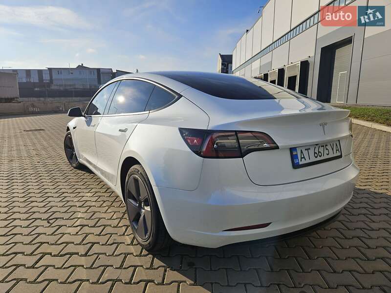 Седан Tesla Model 3 2023 в Ивано-Франковске