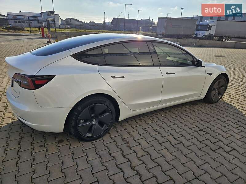 Седан Tesla Model 3 2023 в Ивано-Франковске