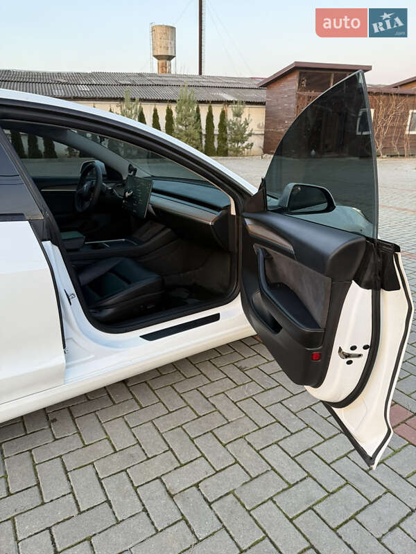 Седан Tesla Model 3 2021 в Золочеве