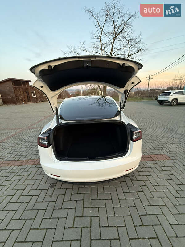 Седан Tesla Model 3 2021 в Золочеве