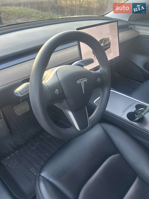Седан Tesla Model 3 2022 в Черкасах