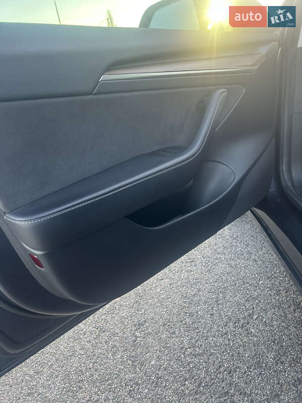 Седан Tesla Model 3 2022 в Черкасах