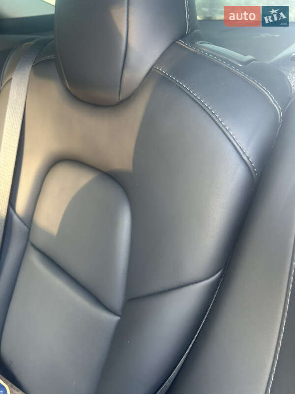 Седан Tesla Model 3 2022 в Черкасах