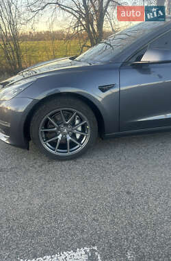 Седан Tesla Model 3 2022 в Черкассах