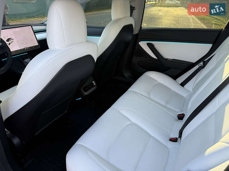 Седан Tesla Model 3 2020 в Ивано-Франковске