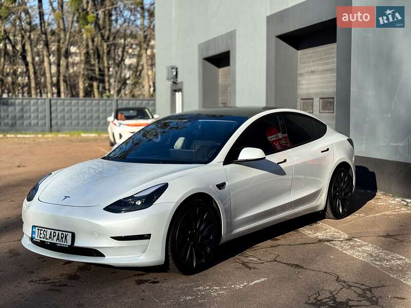 Седан Tesla Model 3 2023 в Києві