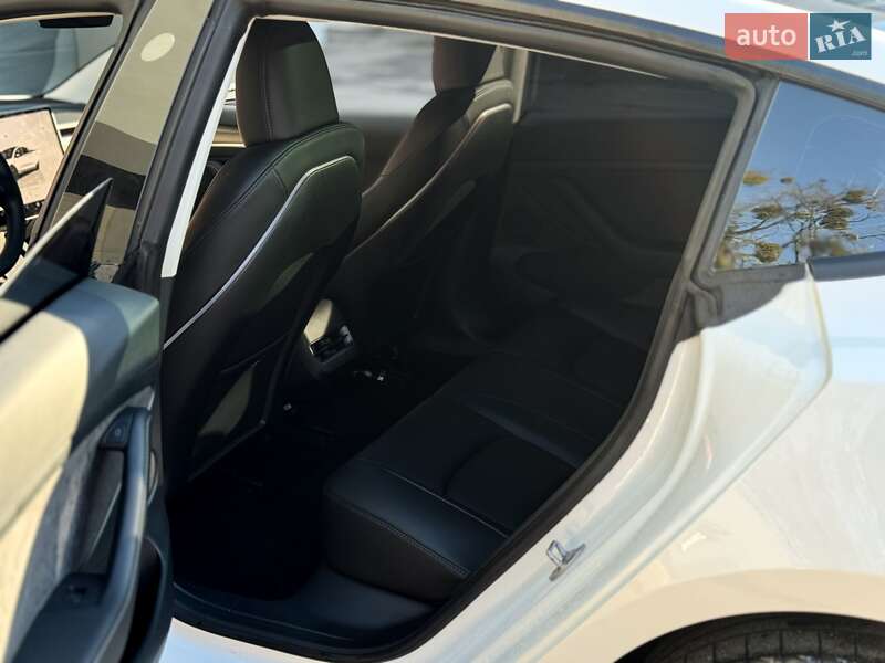 Седан Tesla Model 3 2023 в Києві