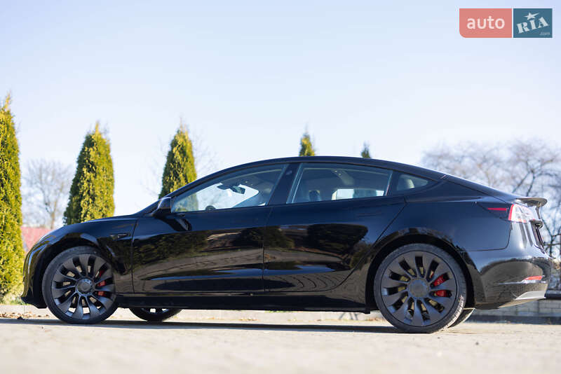 Седан Tesla Model 3 2021 в Львові