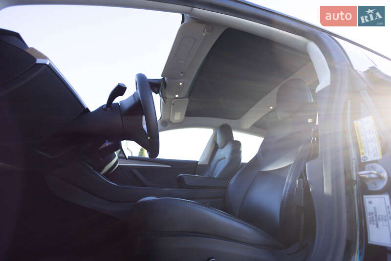 Седан Tesla Model 3 2021 в Львові