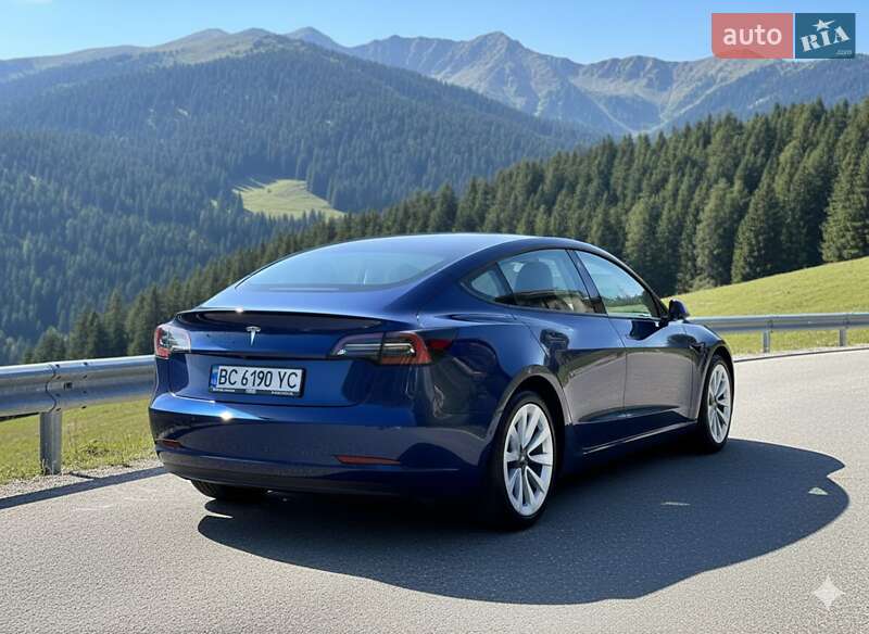 Седан Tesla Model 3 2022 в Львове