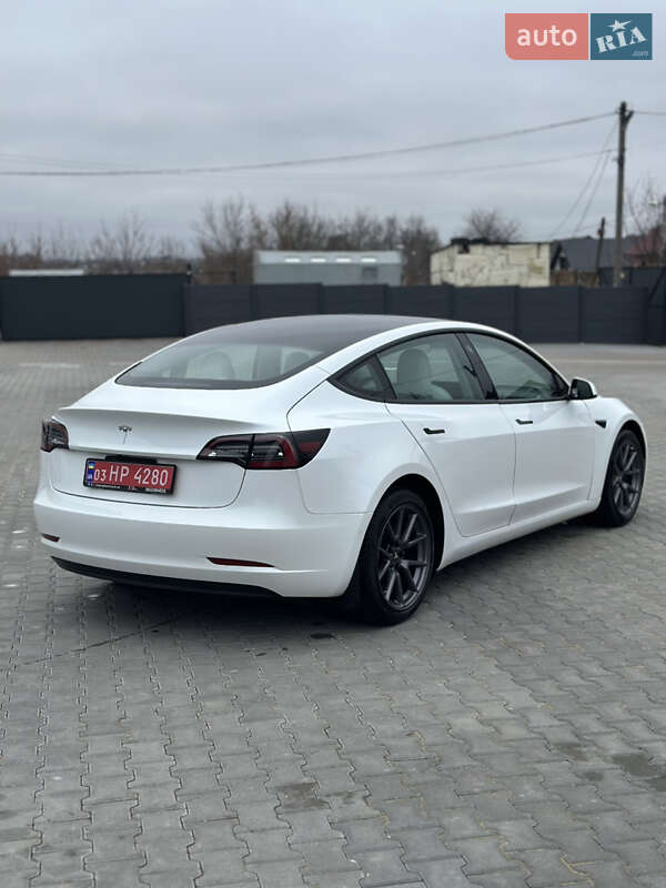Седан Tesla Model 3 2021 в Дубно