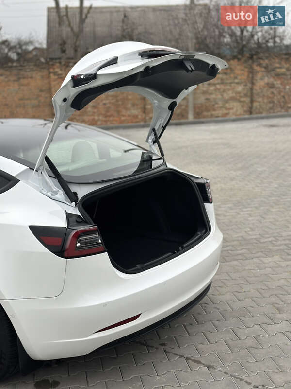Седан Tesla Model 3 2021 в Дубно