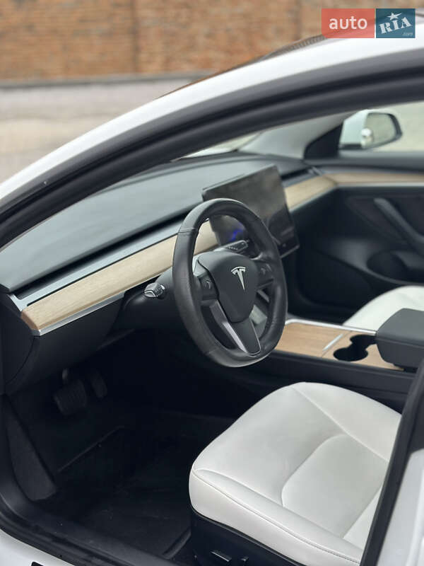 Седан Tesla Model 3 2021 в Дубно