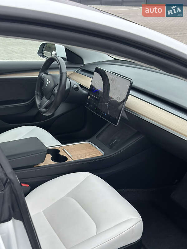 Седан Tesla Model 3 2021 в Дубно