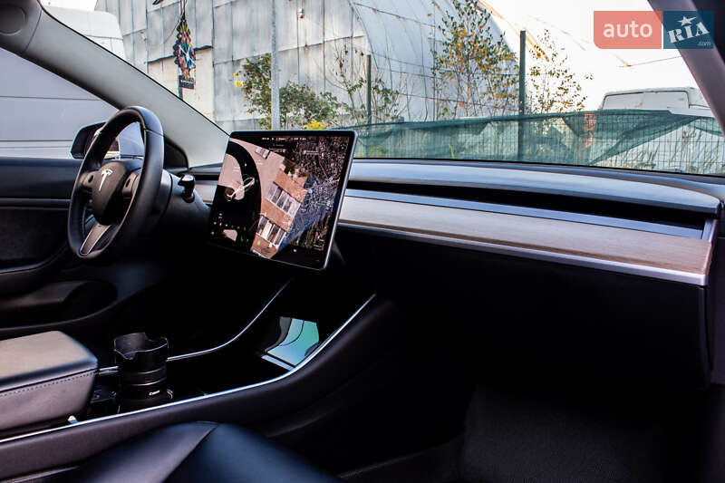 Седан Tesla Model 3 2019 в Львові