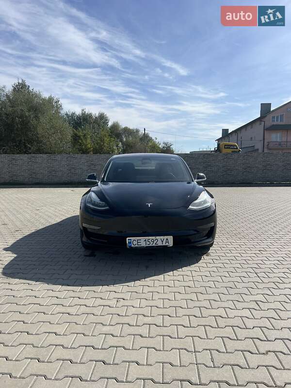 Седан Tesla Model 3 2019 в Черновцах