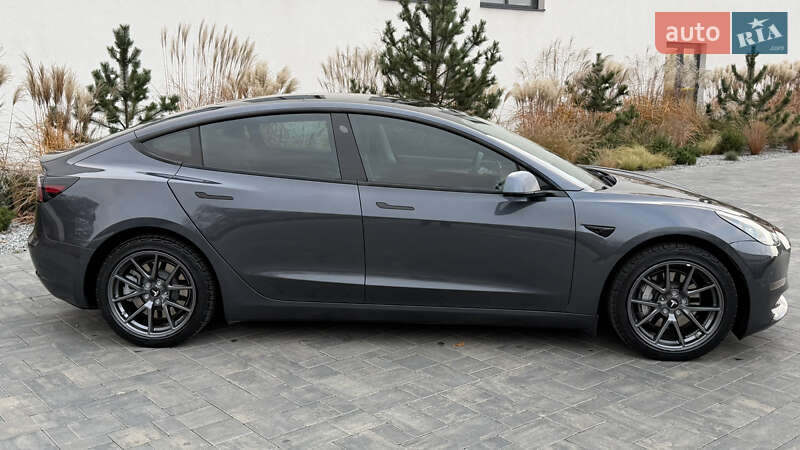 Седан Tesla Model 3 2021 в Луцьку