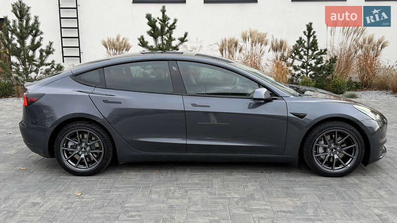 Седан Tesla Model 3 2021 в Луцьку