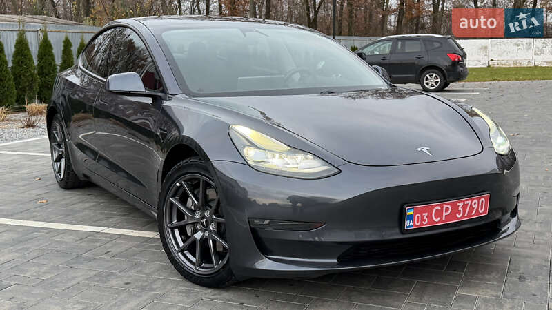 Седан Tesla Model 3 2021 в Луцьку