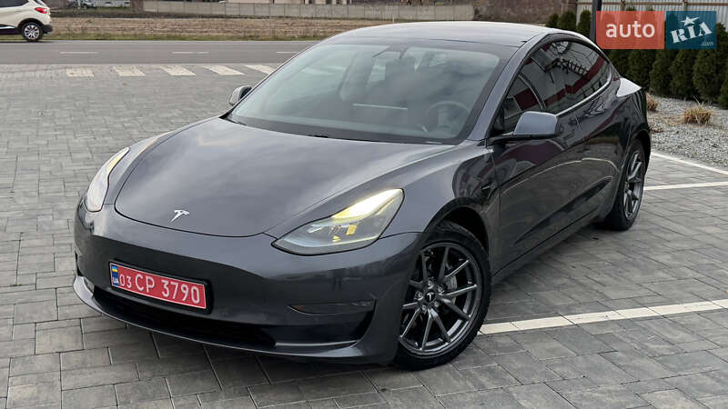 Седан Tesla Model 3 2021 в Луцьку