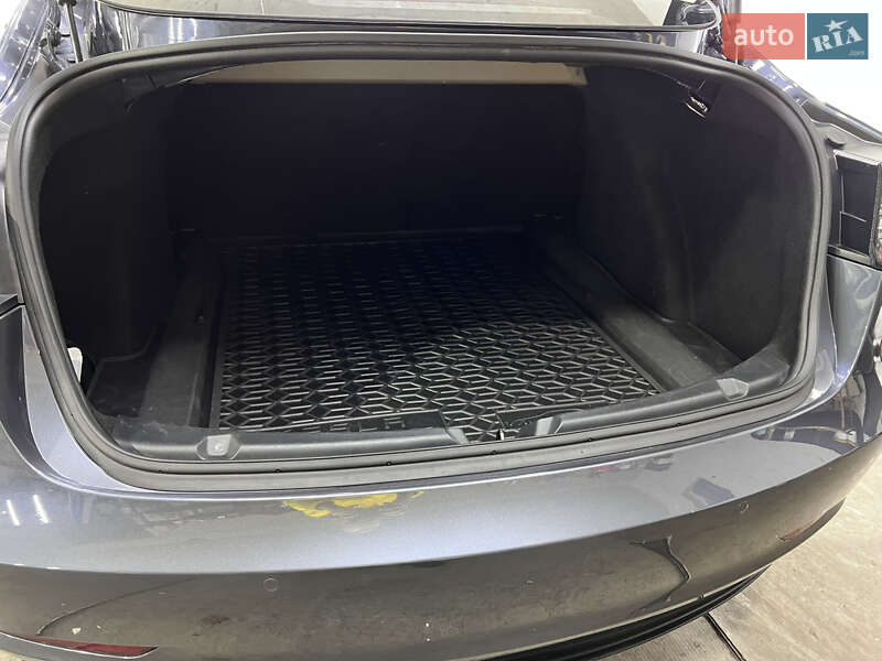 Седан Tesla Model 3 2018 в Киеве