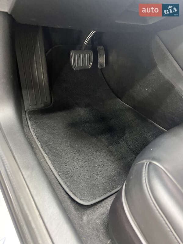 Седан Tesla Model 3 2018 в Киеве