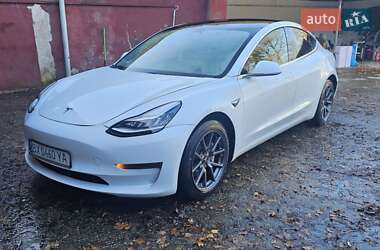Седан Tesla Model 3 2020 в Львове