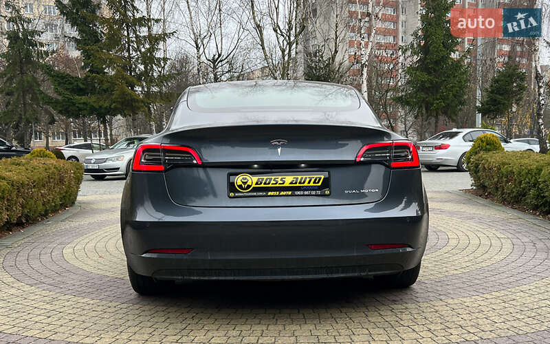 Седан Tesla Model 3 2022 в Львове