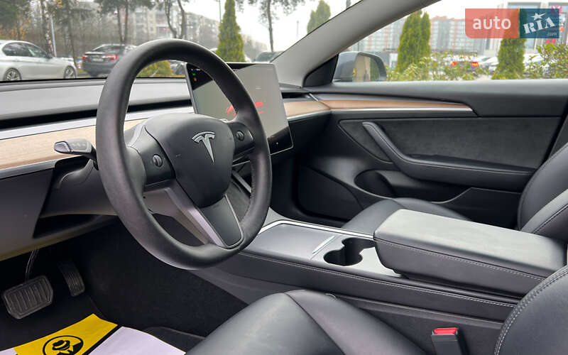 Седан Tesla Model 3 2022 в Львове