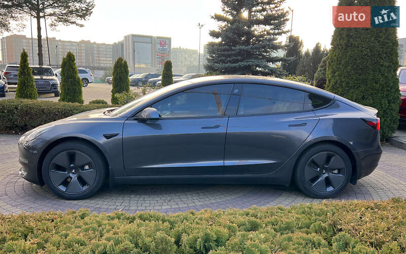 Седан Tesla Model 3 2022 в Львове