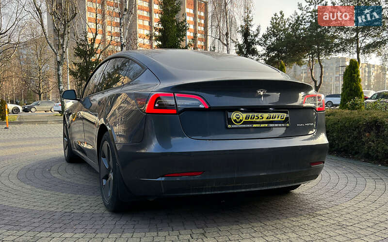 Седан Tesla Model 3 2022 в Львове